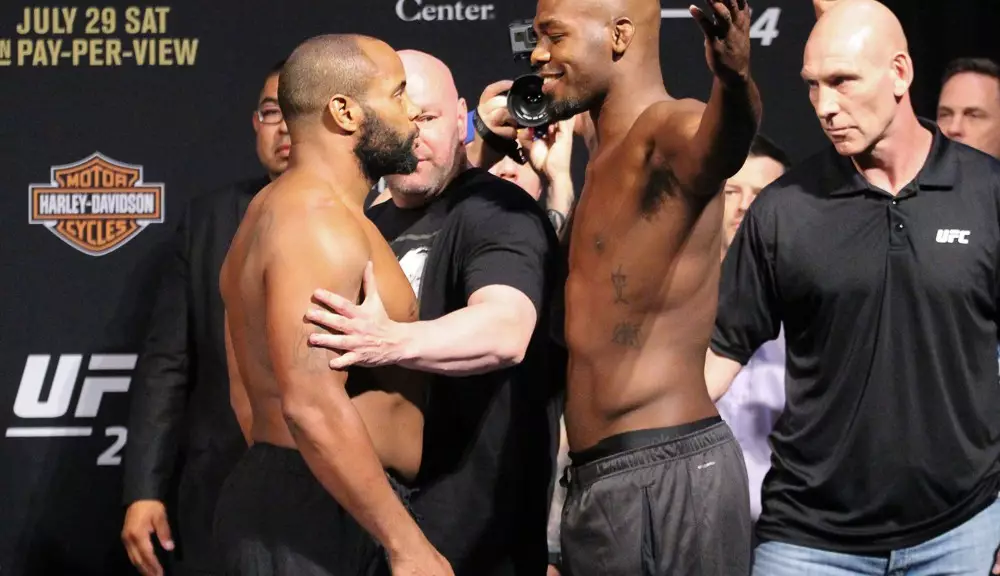 Dramatika v těžké divizi MMA: Jon Jones a Tom Aspinall