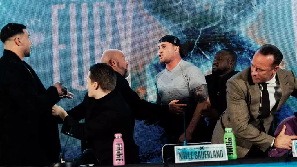 Tisková konference před zápasem Tommy Fury vs. Darren Till: Chaos a teatrálnost v moderním boxu